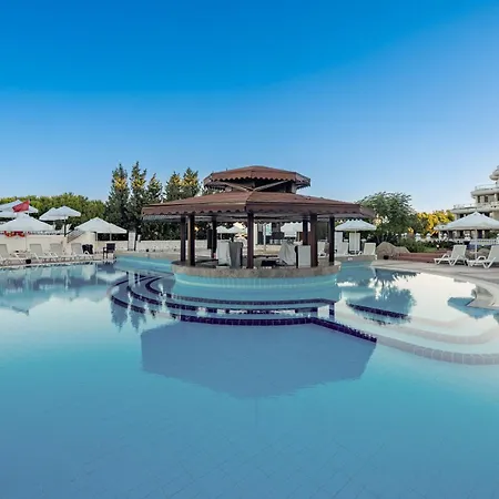 Sunrise Queen Luxury Resort Side